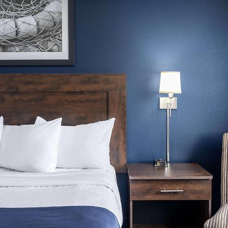 Travelodge Suites By Wyndham Saint John Bagian luar foto