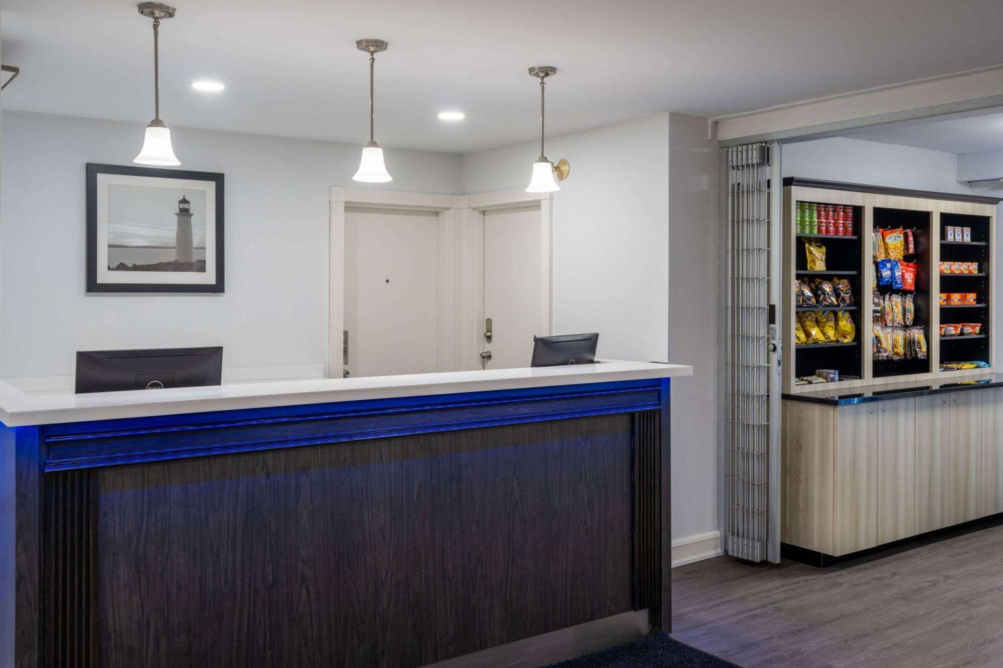 Travelodge Suites By Wyndham Saint John Bagian luar foto
