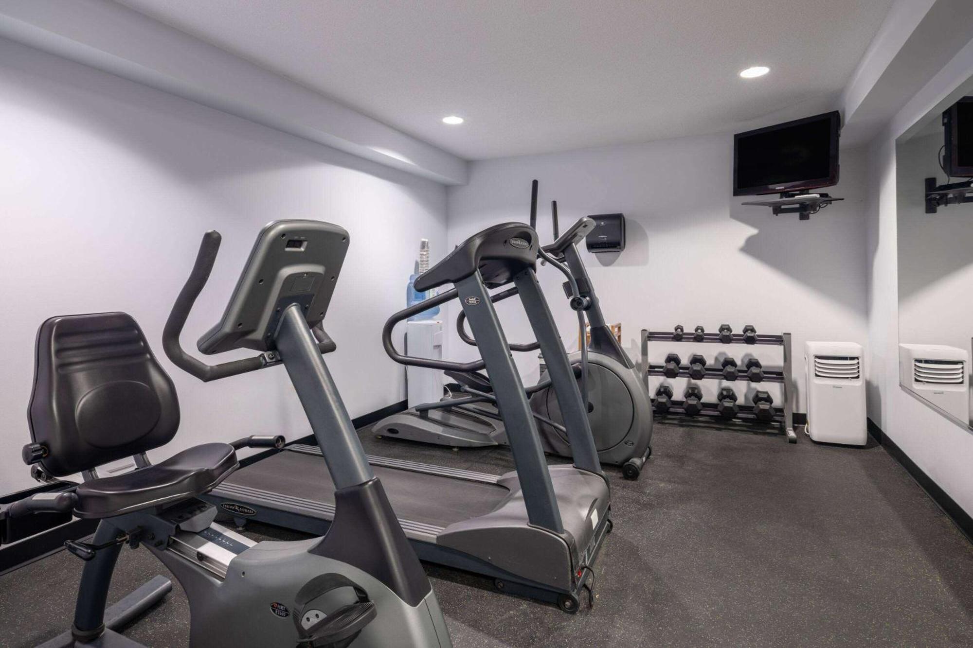 Travelodge Suites By Wyndham Saint John Bagian luar foto